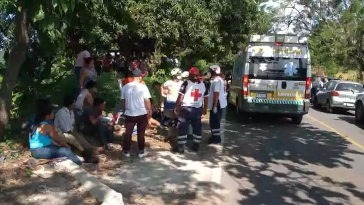 camion chiapas cae barranco.jpg