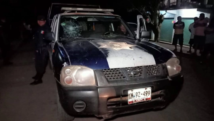Pobladores golpean patrulla responsable de atropellar a niño de 7 años en San Andrés Tuxtla