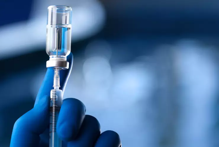 Rezagados de vacunación hacen fila en Jalisco 