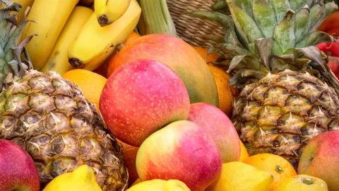 Consume estas frutas para reducir la hinchazón del estómago.