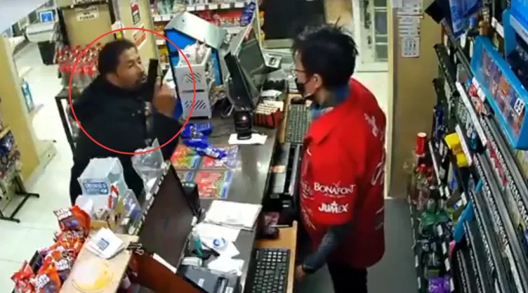 VIDEO: “Cortó cartucho” a cajero por 4 mil pesos; así fue el asalto en la colonia Juárez