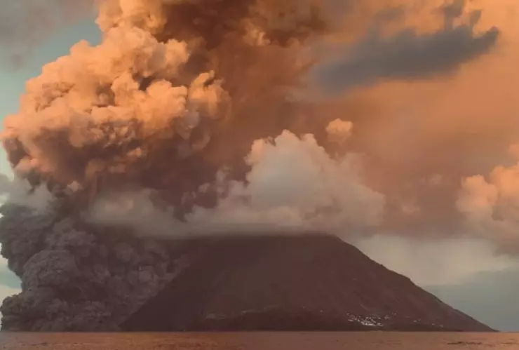 Activan ALERTA ROJA en Italia por intensa actividad del coloso