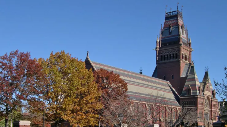 Memorial Hall en la Universidad de Harvard. Imagen, Wikimedia Commons.