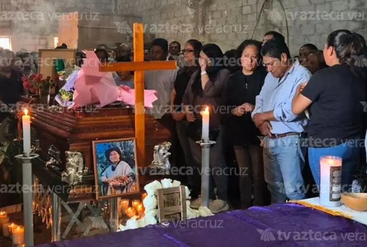 Juan Carlos Mezhua fue despedido entre familiares, amigos y vecinos en Zongolica.