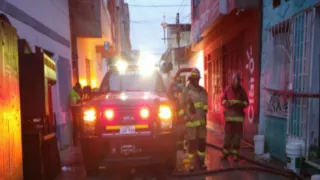 ¡En un cumpleaños! MUEREN 10 UNIVERSITARIOS tras TERRIBLE INCENDIO en restaurante; los bomberos no llegaron.jpg