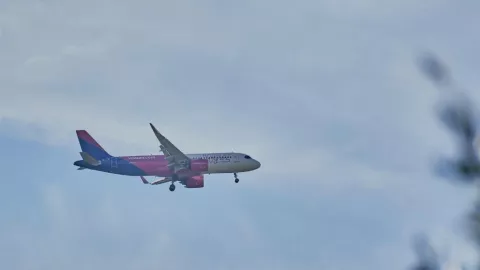 Avión pierde puerta en vuelo