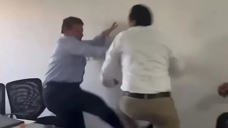 Golpean al diputado Ismael Brito Mazariegos, del Partido Verde, en el Congreso de Chiapas