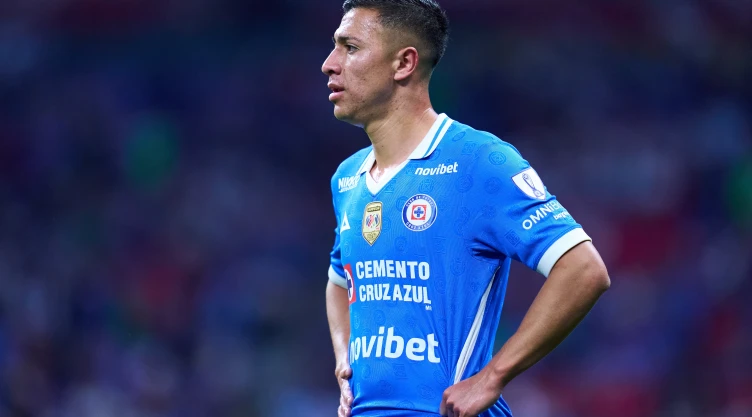 Liga BBVA MX Apertura 2026 Cruz Azul vs Atlante, Andrés Montaño, mediocampista de Cruz Azul.