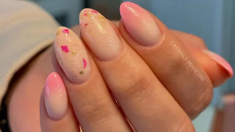 ideas de manicura rusa que alargan y estilizan los dedos