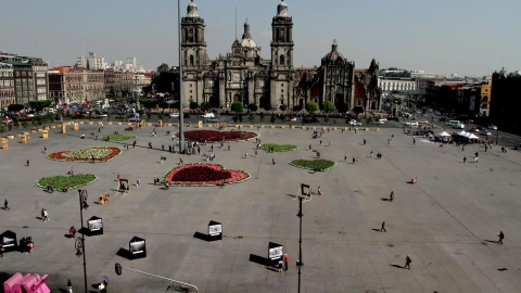 Zócalo de la Ciudad de México con flores