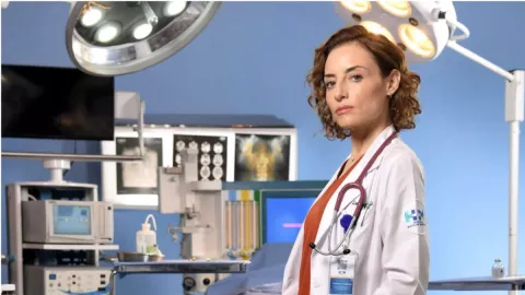 Dra. Lucía Temporada 2 es protagonizada por Marimar Vega.