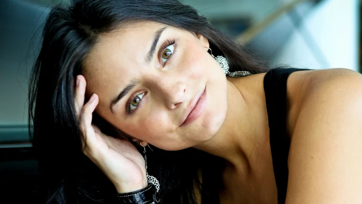 ¿Estrena romance? Aislinn Derbez presume cita romántica con foto reveladora