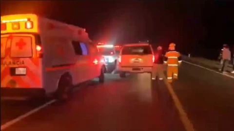 Choque de autobús y tráiler deja muertos y heridos en Carretera Victoria-Tampico