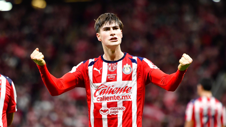 Armando Gonzalez de las Chivas anota tres goles en la jornada 15