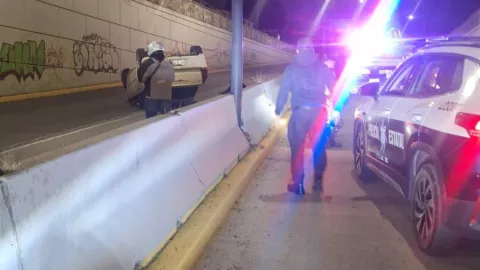 auto volcado Bulevar 5 de Mayo  12 abril 2026