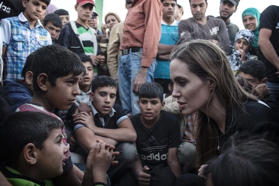 La actriz Angelina Jolie visitó en Jordania a los desplazados por la guerra, como enviada especial de las Naciones Unidas por los Refugiados