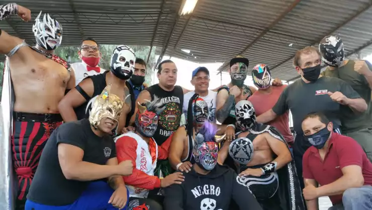 Homenaje al luchador Negro Navarro 