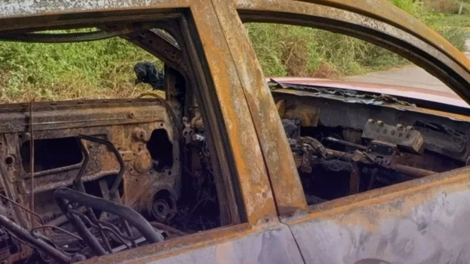 auto calcinado en Coatzacoalcos