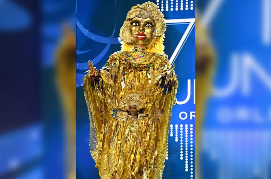 Presentaron sus trajes típicos con los que representan a su país.