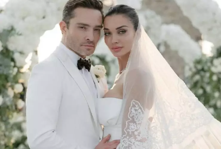 ¡Se casó Chuck Bass! Así fue la boda de Ed Westwick junto a Amy Jackson en la costa italiana.jpg