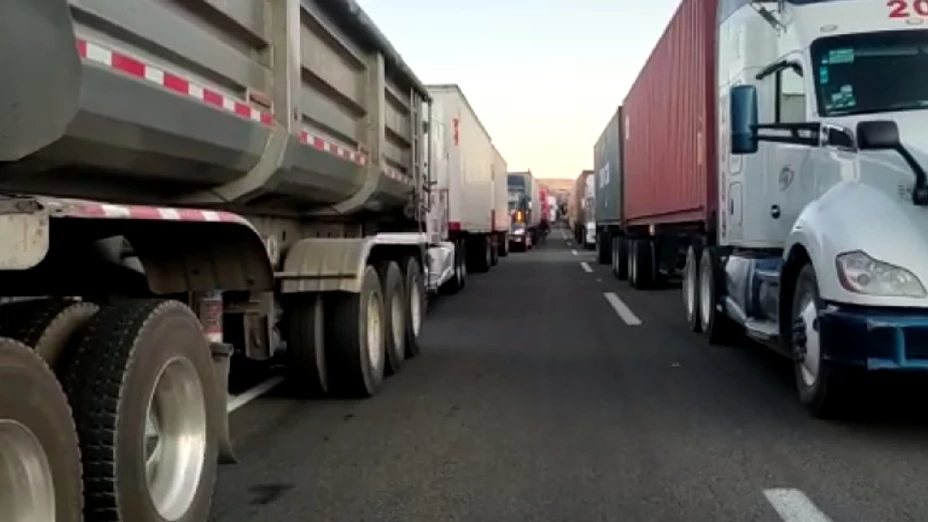 Tráfico EN VIVO en la carretera Guadalajara-León HOY 18 de julio Reportan bloqueo total.jpg