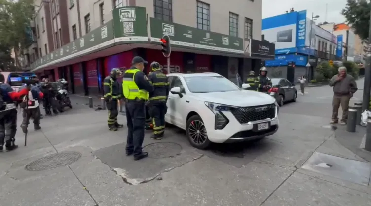 Accidentes en CDMX: Baches, fugas, socavones y otras obras inconclusas este martes; zonas afectadas