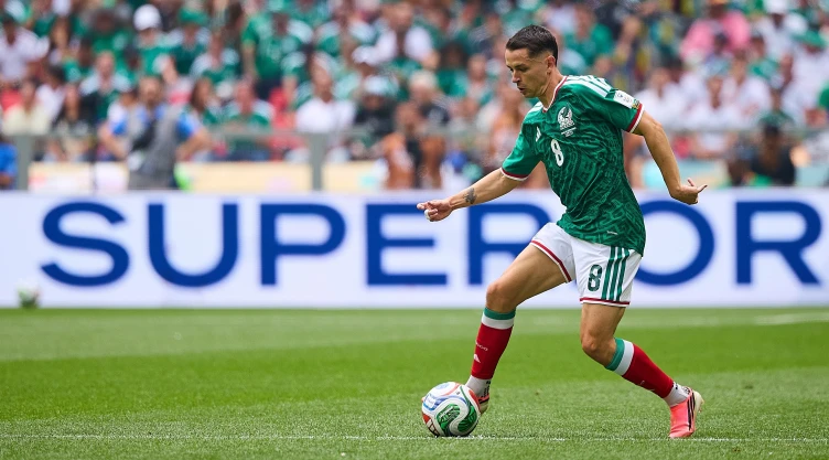 Fidalgo admite crecer como futbolista en México tras debut con la Selección en la Copa Mundial