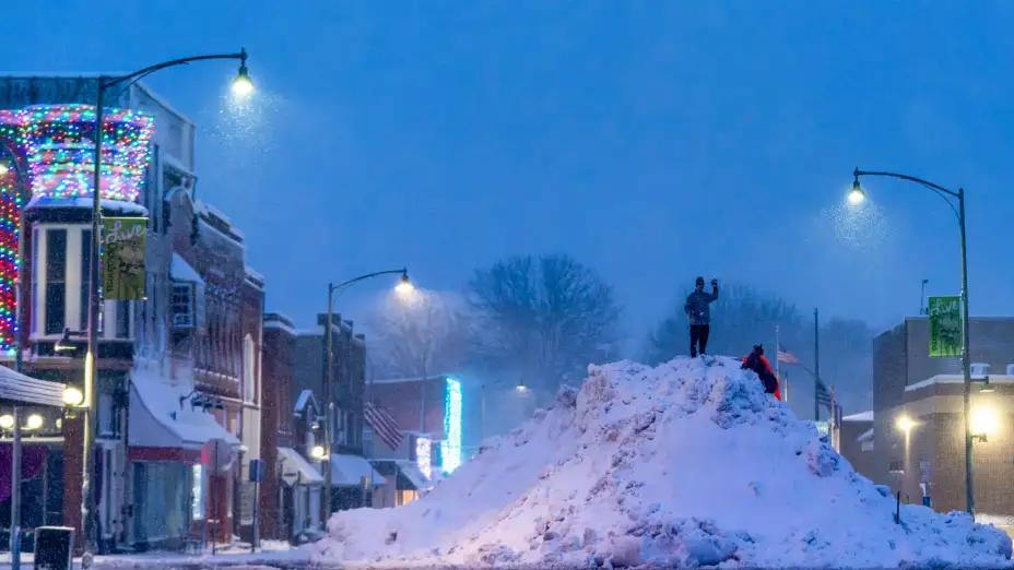 Nieve luego de una tormenta invernal en Oskaloosa, Iowa.