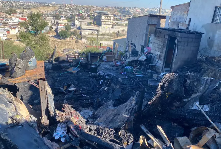 Incendio en Tijuana consume dos casas