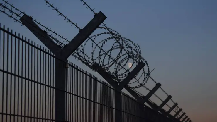 Encuentran ADN de 67 hombres en niña migrante de la frontera