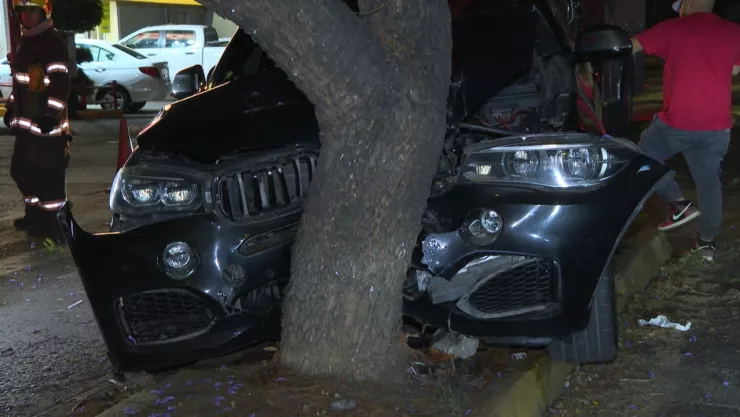 Fuerte choque en Guadalajara deja una camioneta destruida; fue pérdida total