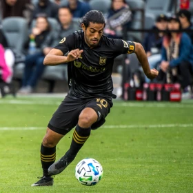 Carlos Vela sí pudo ir al Barcelona