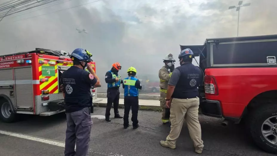 Incendio-office-depot-tienda-suministros-hoy-querétaro-video.jpeg