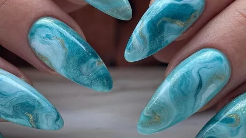 8 diseños de uñas azul turquesa que son perfectas para esta primavera