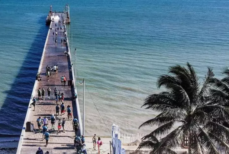 Está a 45 minutos de Mérida, es el epicentro de un meteorito y es la joya la vida nocturna de Yucatán