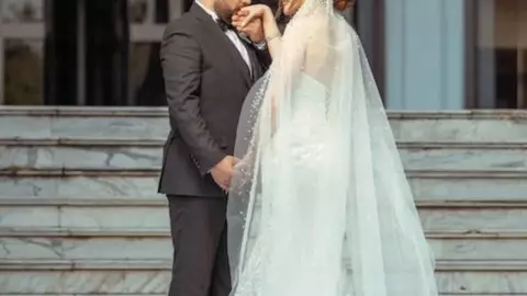 Novio tomó veneno el día de su boda; lo estaban obligando