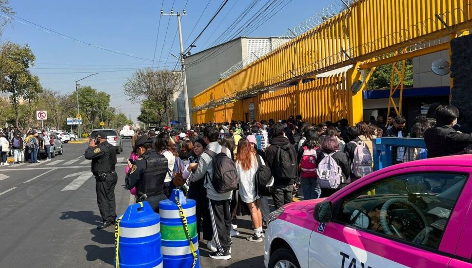 Encapuchados toman las instalaciones de la Prepa 8 de la UNAM