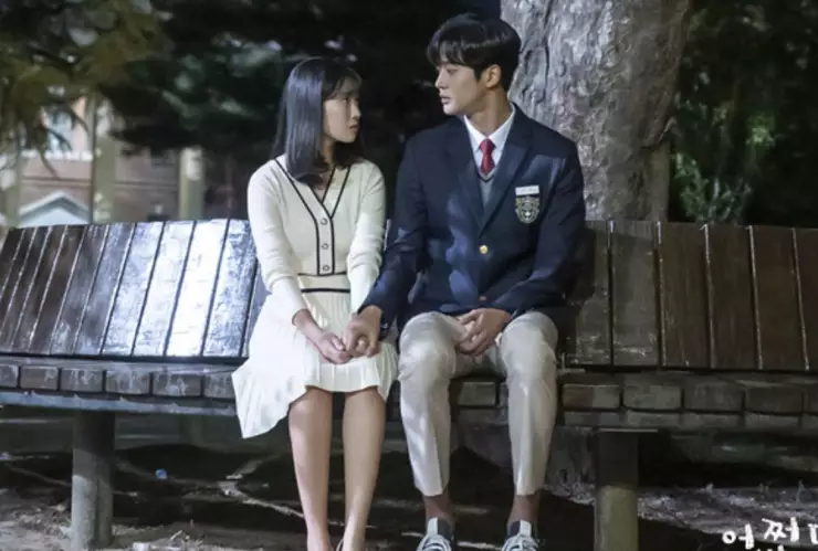 eres-extraordinaria-2025-primer-beso