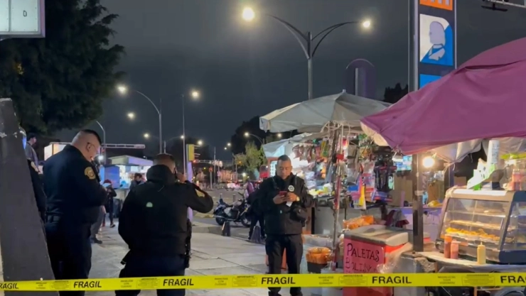 Balacera afuera d eMetro Hidalgo de CDMX deja un muerto.