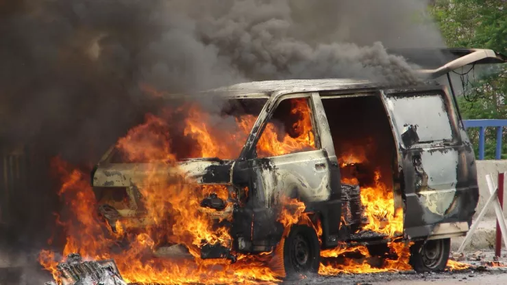 Video: Camioneta se incendió en Ecatepec y un trabajador resultó herido