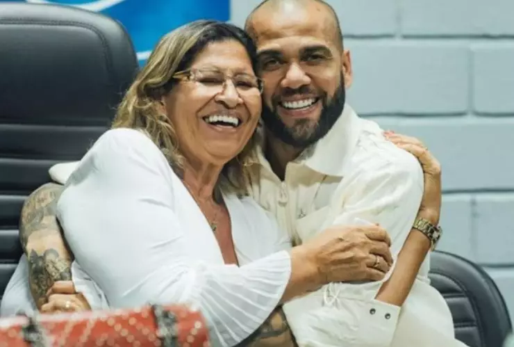 “Me quitaron la sonrisa”: Madre de Dani Alves comparte triste mensaje