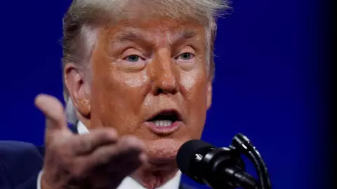 donald trump nombre vacuna .jpg