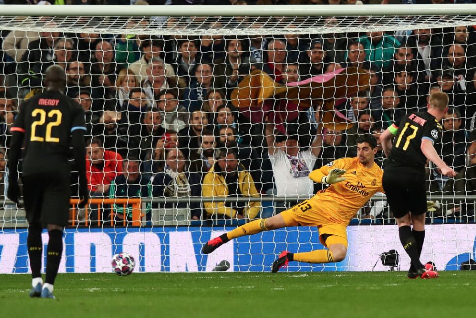 Kevin de Bruyne anotando el penal