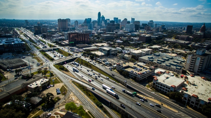 Vista panorámica de la I-35 cerca de San Antonio, en Texas.
