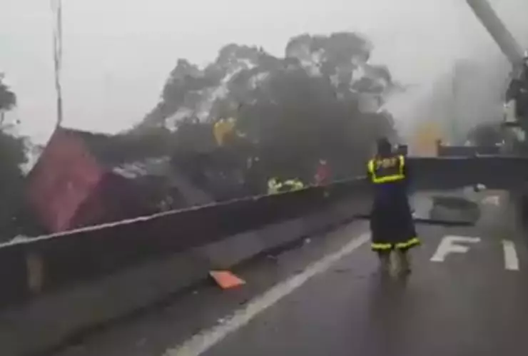 ¡Tragedia! 9 deportistas mueren en accidente automovilístico al ser impactados por un camión