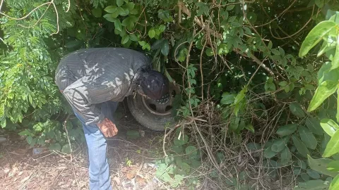 FOTOS: Llanta se sale de la camioneta que iba circulando en la carretera