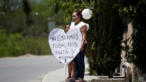 Videos muestran que Debanhi Escobar ingres&oacute; sola a un inmueble