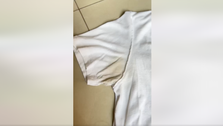 ¿Cómo quitar manchas amarillas de las axilas en las playeras?