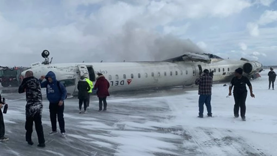 Avion accidentado Toronto Canadá 17 febrero 2025.jpg