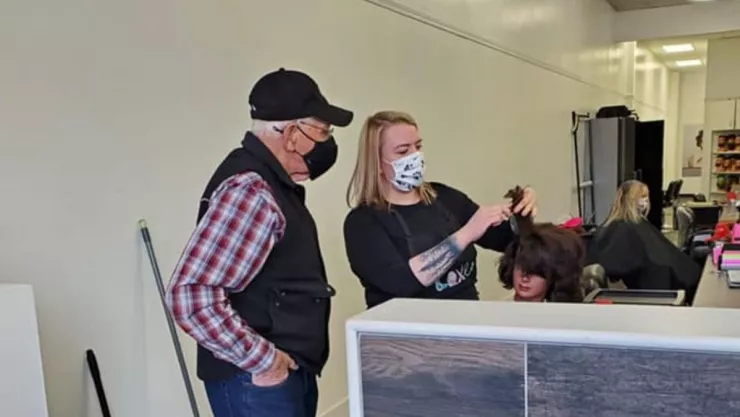 Abuelito, escuela de belleza, esposa.jpg